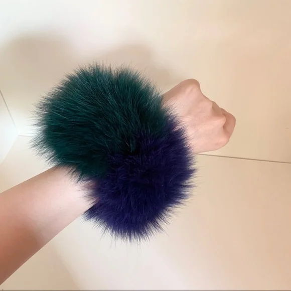Charlotte Simone fox fur bracelet - Picture 5 of 11